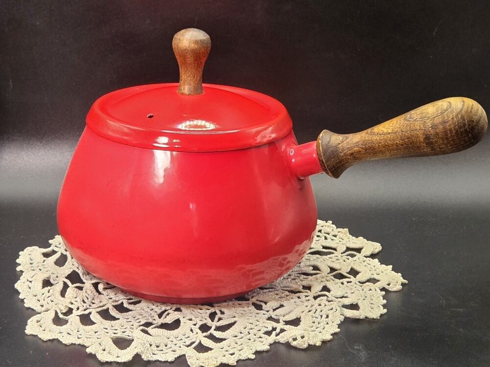 Vintage Red Enamel Fondue Pot with Lid Wood Handle Styson Inc Japan MCM